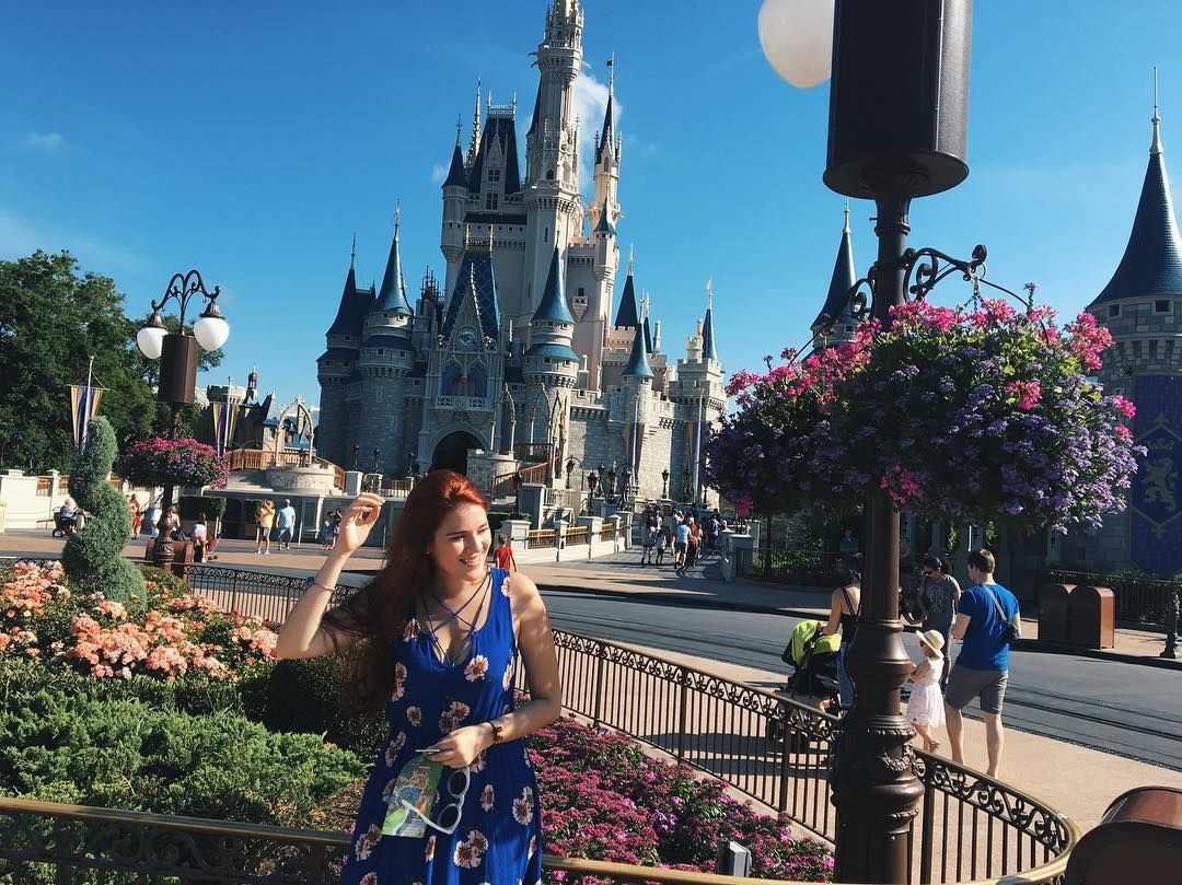 Ana Clara em foto na Disney (Divulgação)