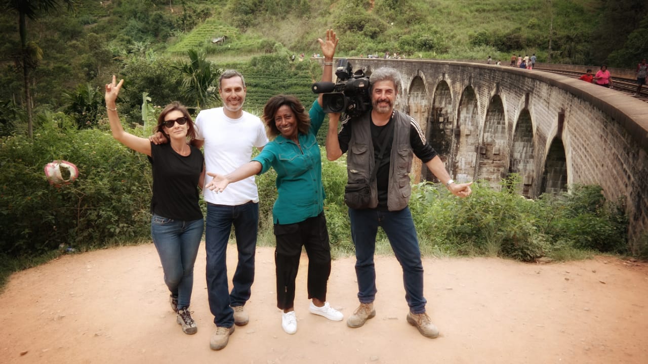 Gloria Maria e equipe GRep no Ceilão