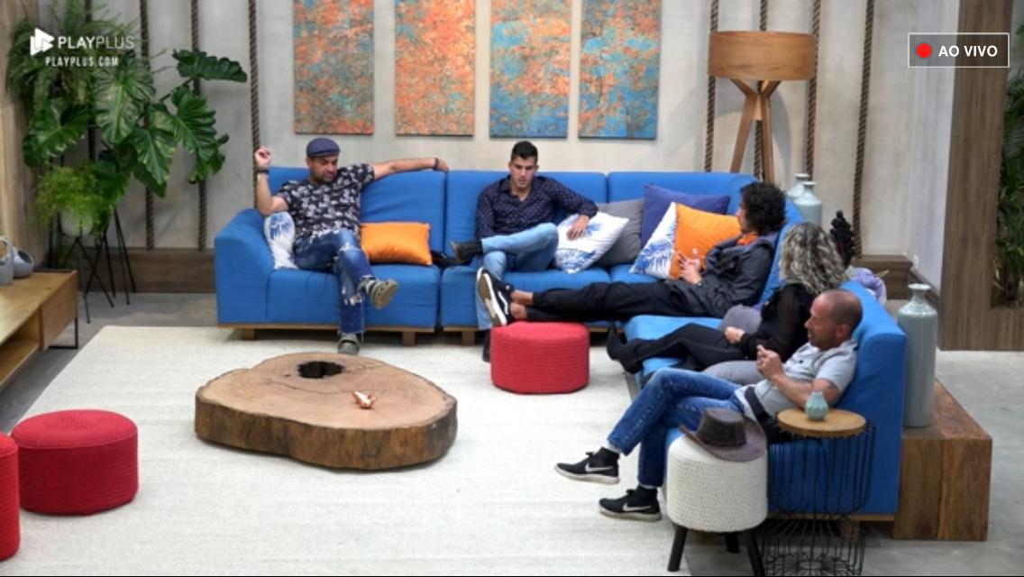 Peões na sala de A Fazenda 10