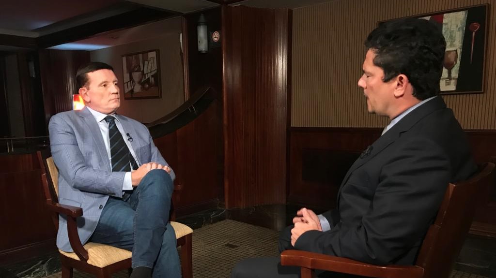 Roberto Cabrini e Sérgio Moro no Conexão Repórter