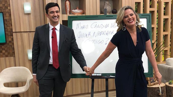 Maria Cândida apresenta o Manhã Leve na TV Aparecida (Reprodução: TV Aparecida)