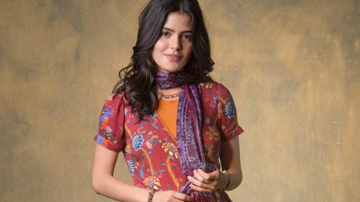 Julia Dalavia é Laila em Órfãos da Terra