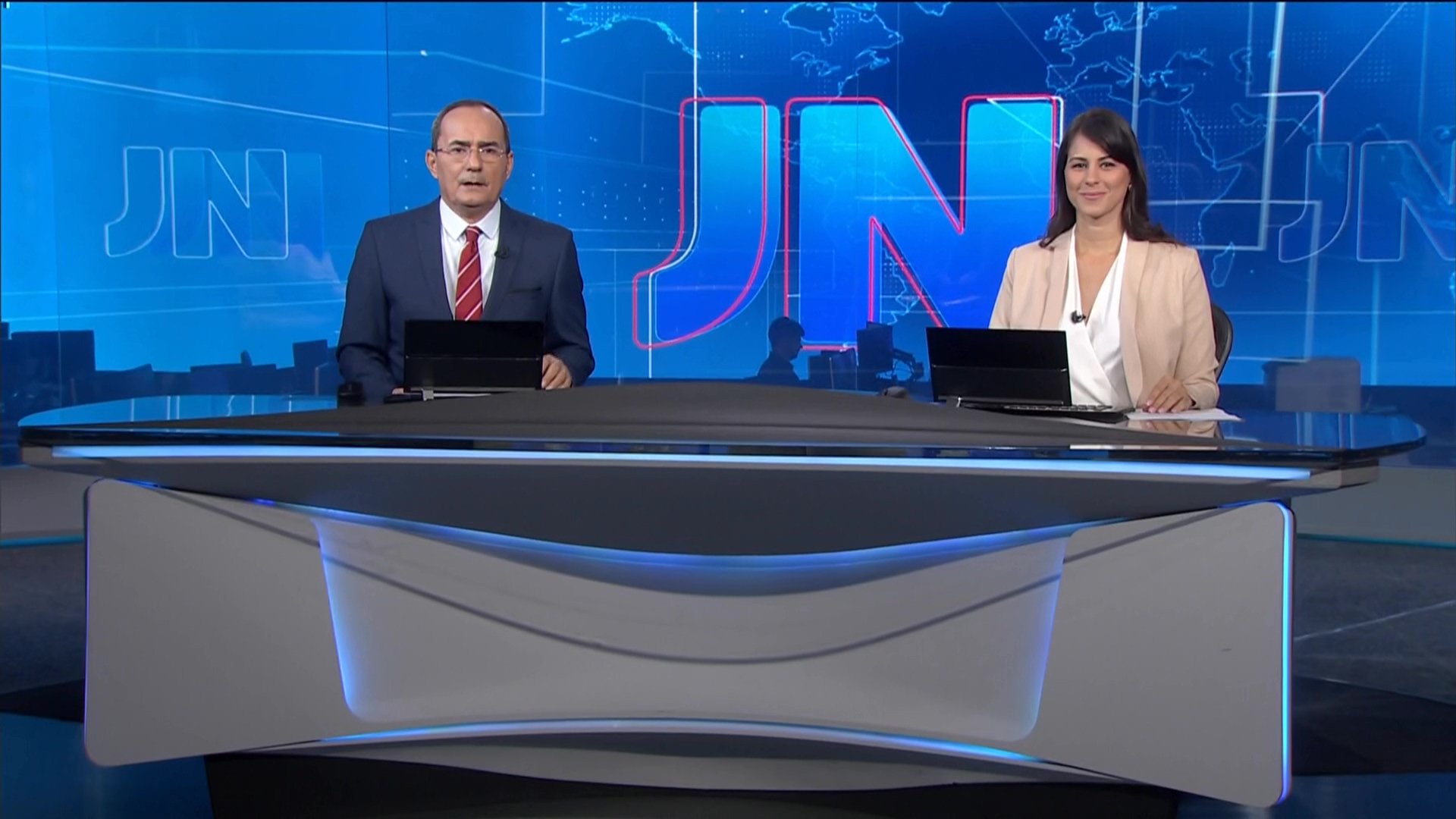 Jéssica Senra e Ayres Rocha no Jornal Nacional (Reprodução/Globo)