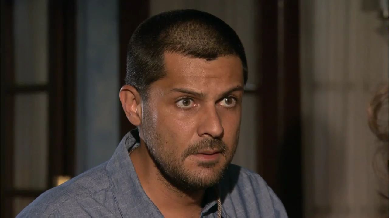 Fabián Robles como Elias em A Que Não Podia Amar (Reprodução / Televisa)