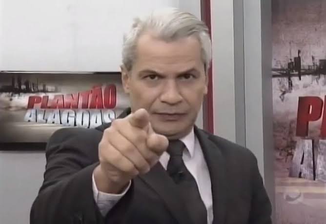 Sikera Jr no antigo Plantão Alagoas: afiliada do SBT fez apresentador ganhar a internet (Reprodução/TV Ponta Verde)