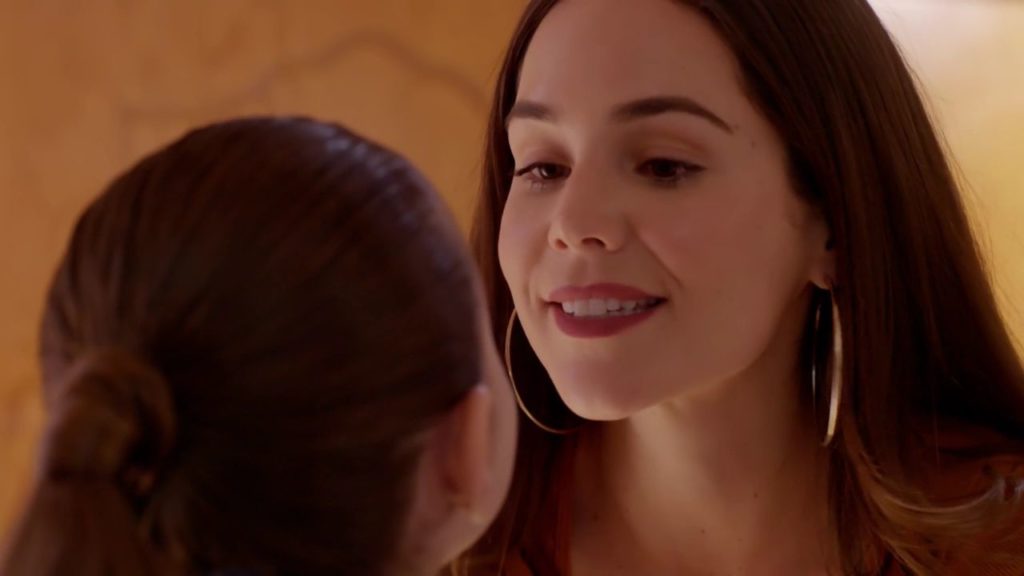 Amor pela sobrinha humaniza Rubi (Camila Sodi) (Reprodução / Univisión)