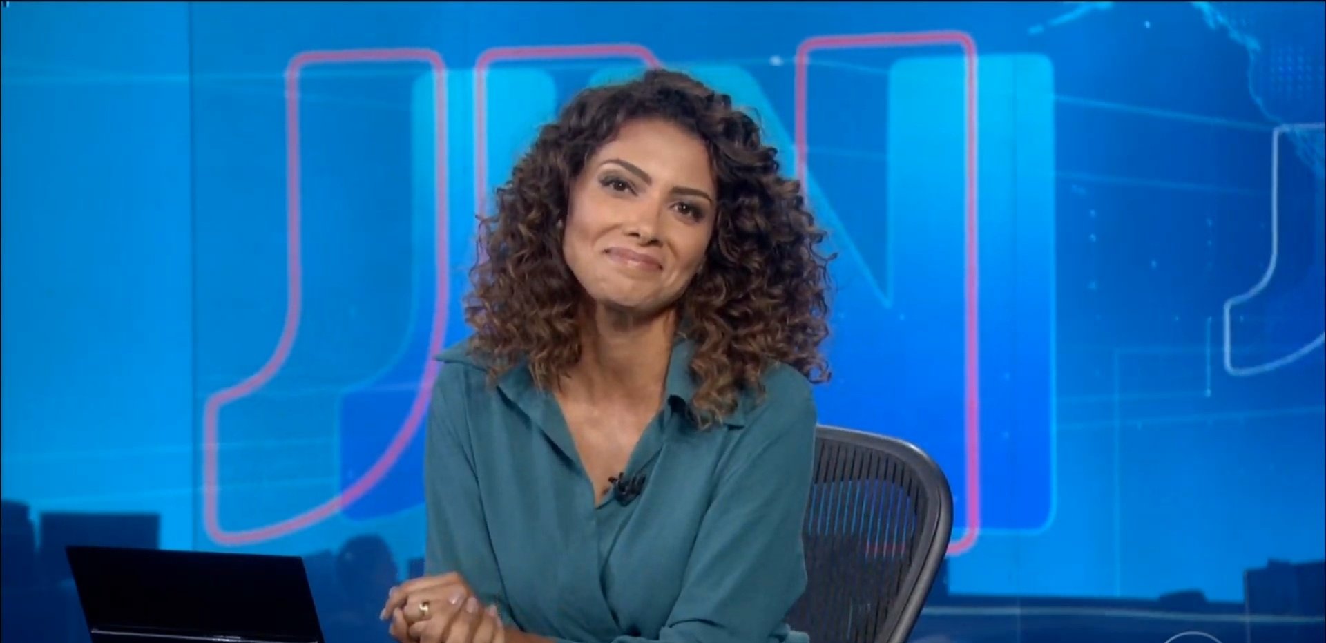 Aline Aguiar no JN: emoção ao falar das chuvas que atingem Minas Gerais (Reprodução/Globo)