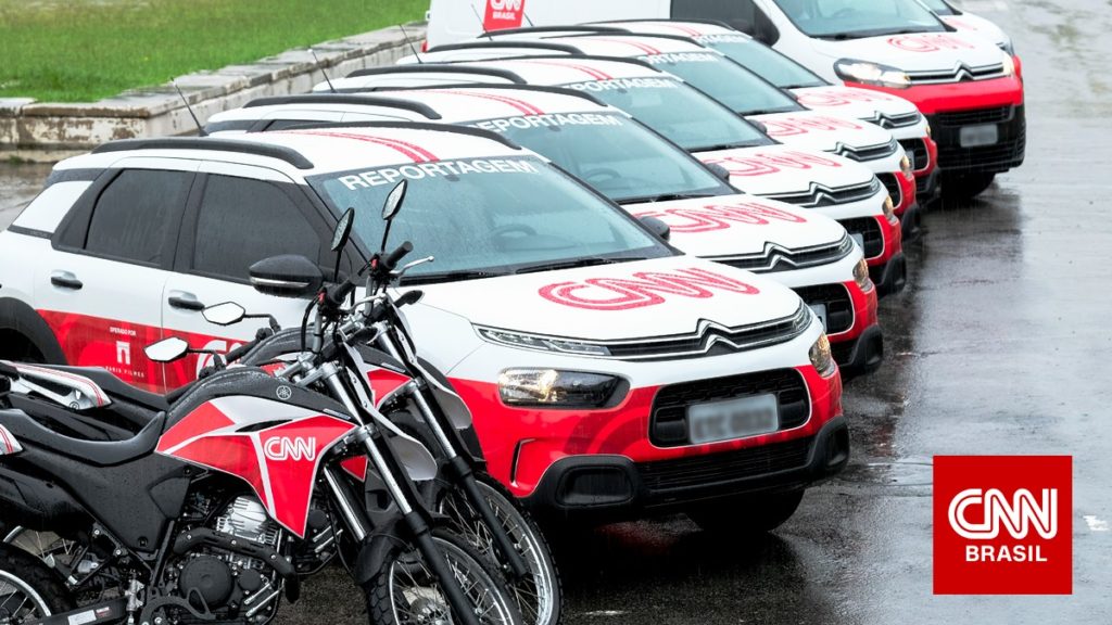 Frota completa de carros, motos e vans da CNN Brasil, que já estão andando nas ruas de SP, RJ e Brasília (Reprodução)