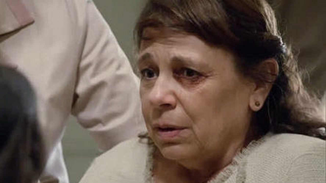 Yara (Iara Jamra) após ser agredida por Ernani (Paulo Reis) em Amor Sem Igual