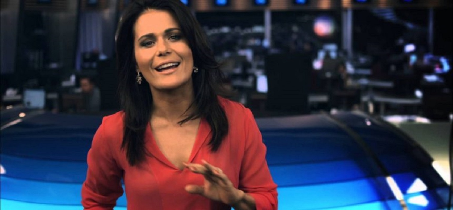 Adriana Araújo no comando do Jornal da Record