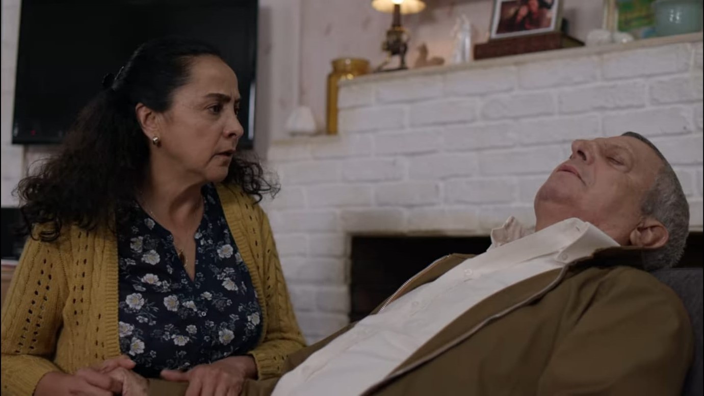 Demétrio (César Bono) e Julia (Alma Delfina) em Betty, a Feia em NY