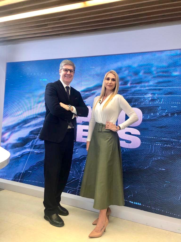 Felipe Vieira e Andressa Guaraná, do BandNews TV