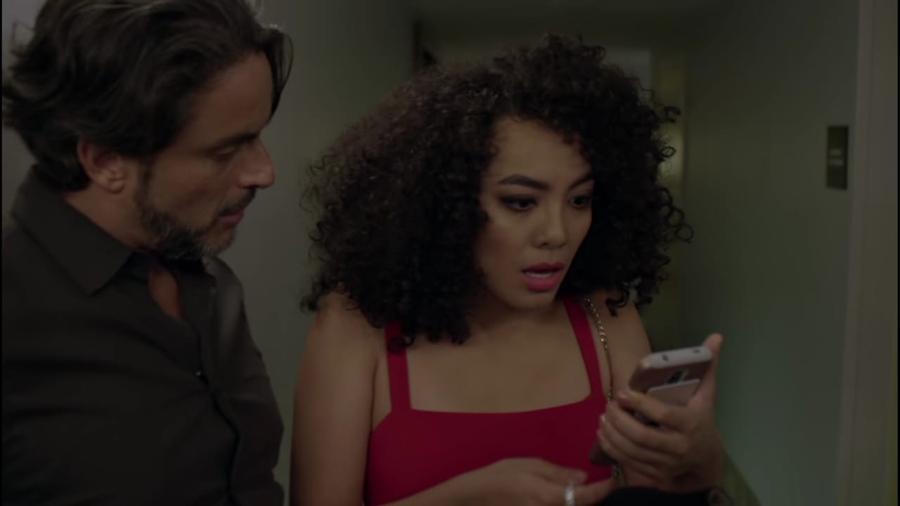 Joaquim (Bernard Bullen) e Betty (Elyfer Torres) em Betty, a Feia em NY