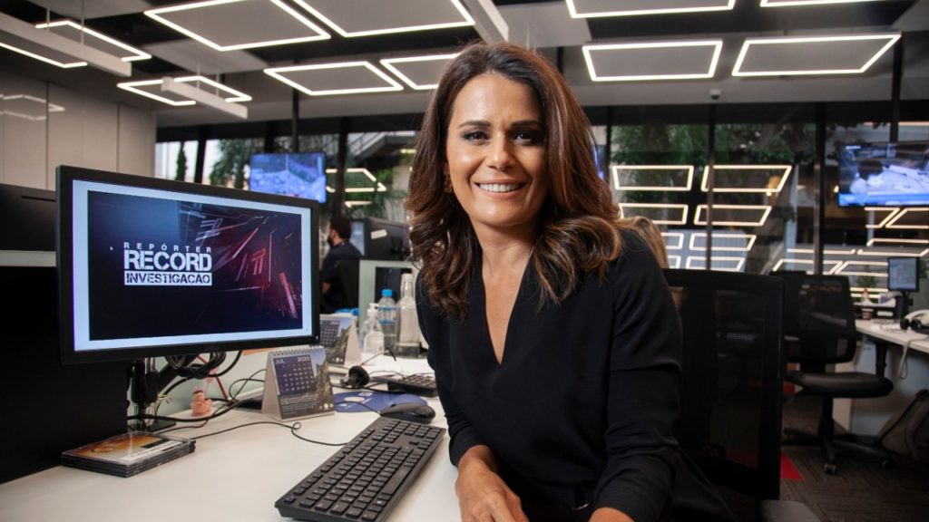 Adriana Araújo no Repórter Record Investigação (Divulgação / Record TV)