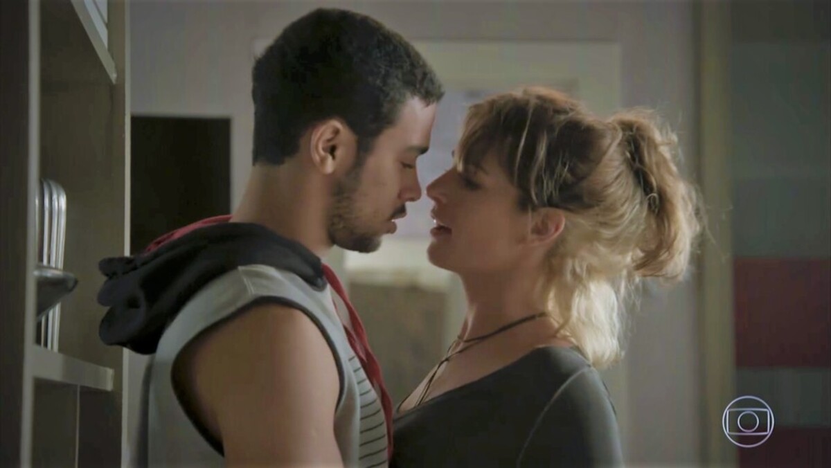 Sofia (Priscila Steinman) e Jacaré (Sérgio Malheiros) de Totalmente Demais