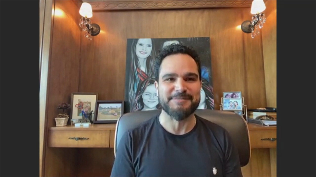 O cantor Luciano Camargo em participação no Domingo Espetacular (Divulgação / Record TV)