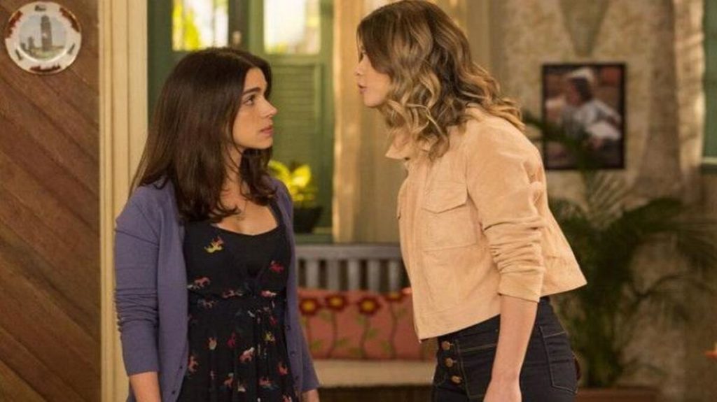 Jéssica (Karen Junqueira) e Shirlei (Sabrina Petraglia) de Haja Coração