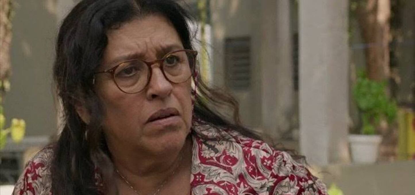 Regina Casé como Lurdes de Amor de Mãe