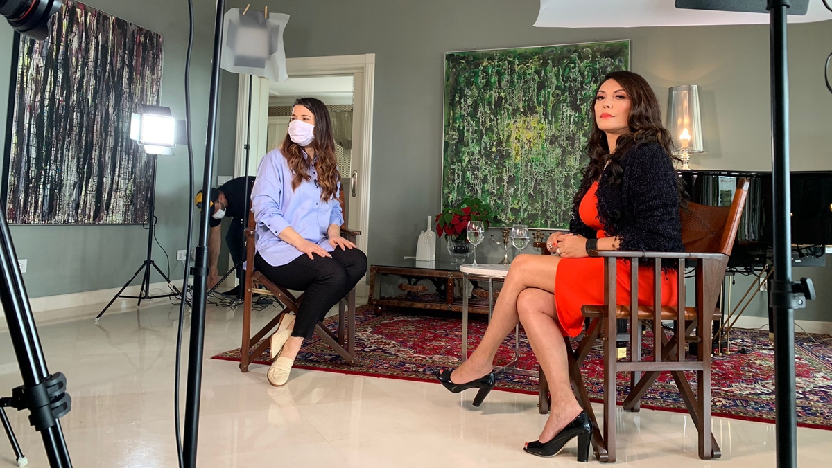 Márcia Goldschmidt abre sua mansão de veraneio na Espanha ao A Noite É Nossa (Foto: Edu Moraes/Record TV)
