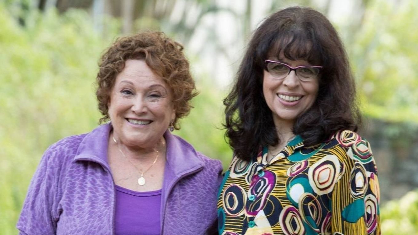 Elza (Nicette Bruno) e Prazeres (Cristina Pereira) em Pega Pega (Divulgação/Globo)