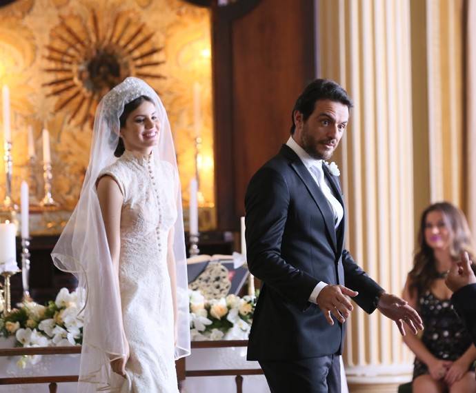 Alex (Rodrigo Lombardi) e Angel (Camila Queiroz) (Divulga&ccedil;&atilde;o/Globo)