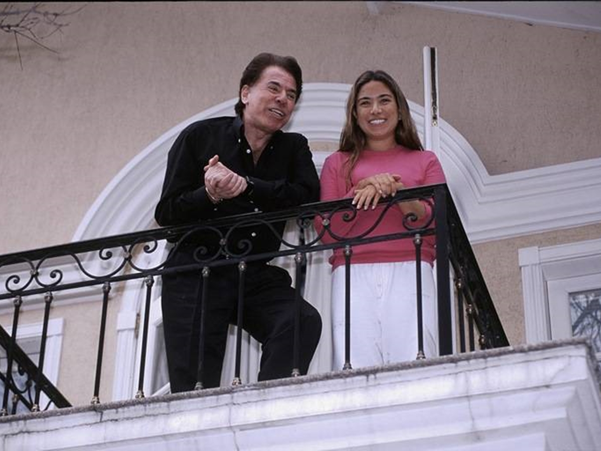 Silvio Santos e Patrícia Abravanel em conversa com a imprensa horas após o sequestro (Reprodução)