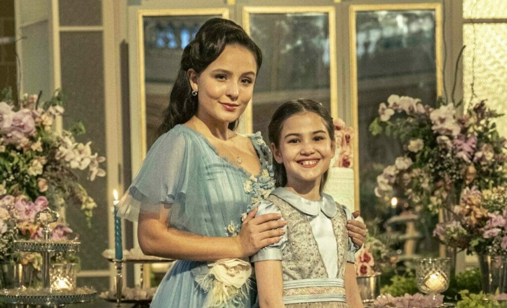 Elisa (Larissa Manoela) e Isadora (Sofia Budke) de Além de Ilusão (Divulgação)
