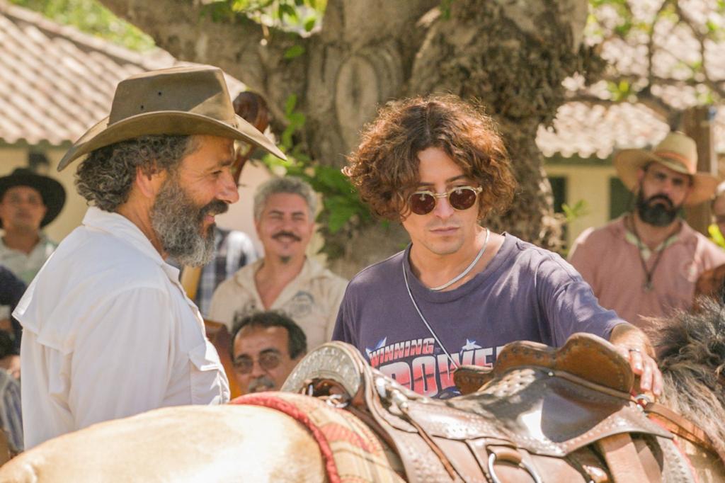 Jove (Jesu&iacute;ta Barbosa) e Jos&eacute; Le&ocirc;ncio (Marcos Palmeira) de Pantanal