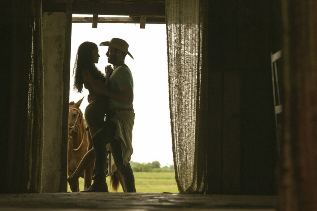 Muda (Bella Campos) e Levi (Leandro Lima) de Pantanal