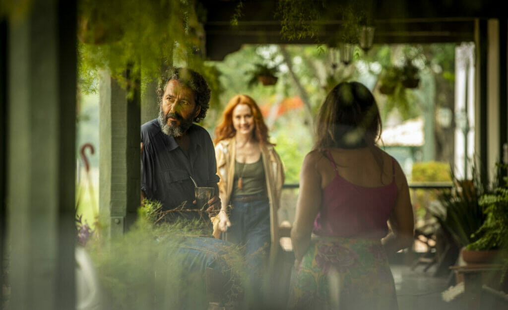 Fil&oacute; (Dira Paes ), Jos&eacute; Le&ocirc;ncio (Marcos Palmeira) e Irma (Camila Morgado) de Pantanal