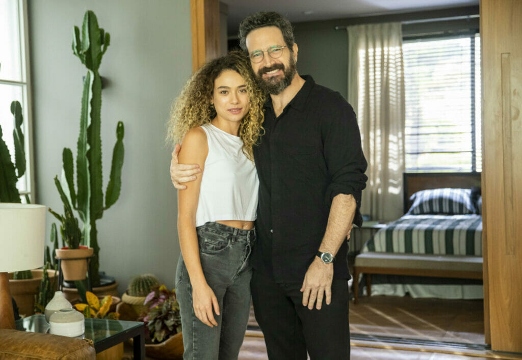 Gustavo (Caco Ciocler) e Nayara (Victoria Rossetti) de Pantanal