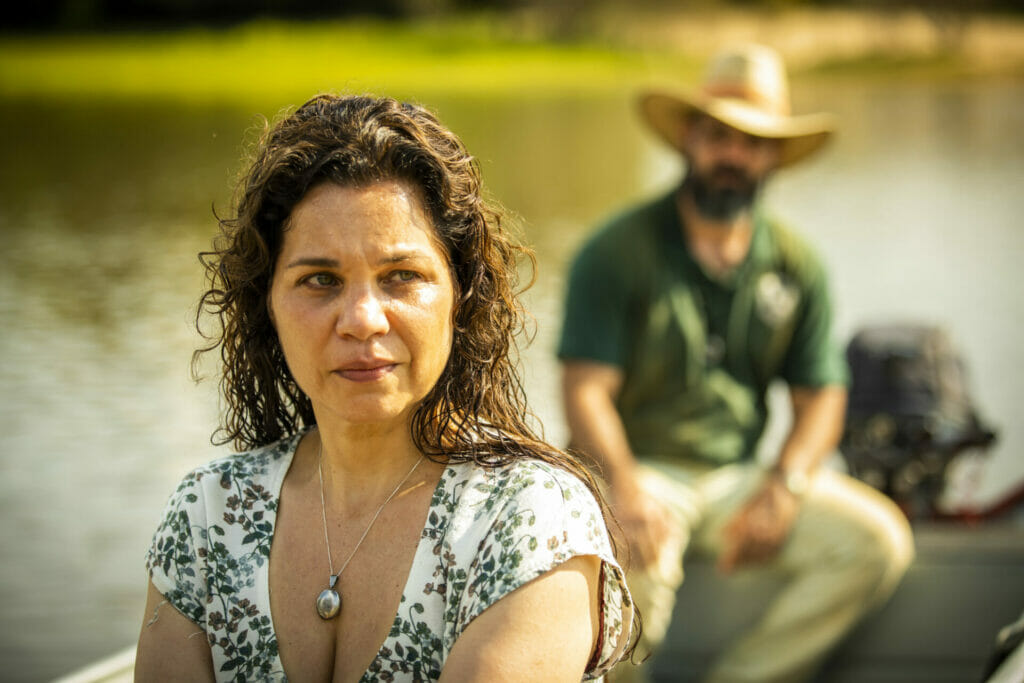 Alcides (Juliano Cazarré) e Maria Bruaca (Isabel Teixeira) de Pantanal