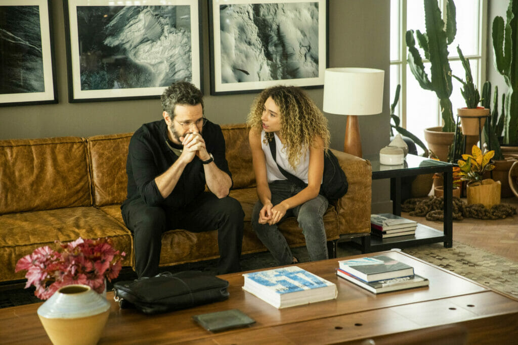 Gustavo (Caco Ciocler) e Nayara (Victoria Rossetti) de Pantanal