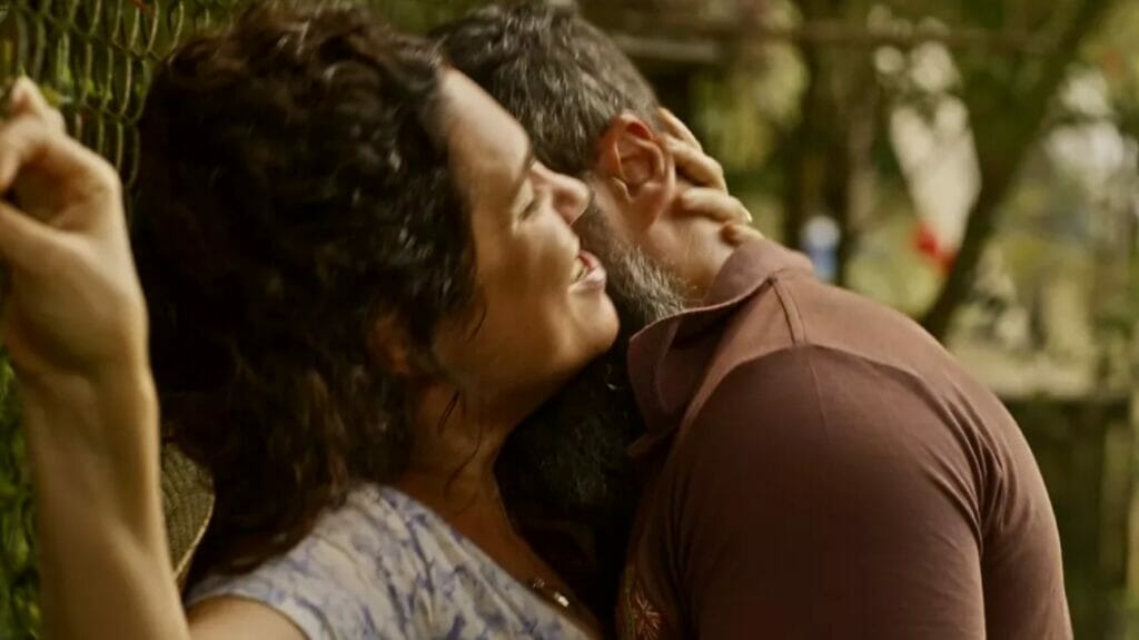 Alcides (Juliano Cazarré) e Maria Bruaca (Isabel Teixeira) na novela Pantanal
