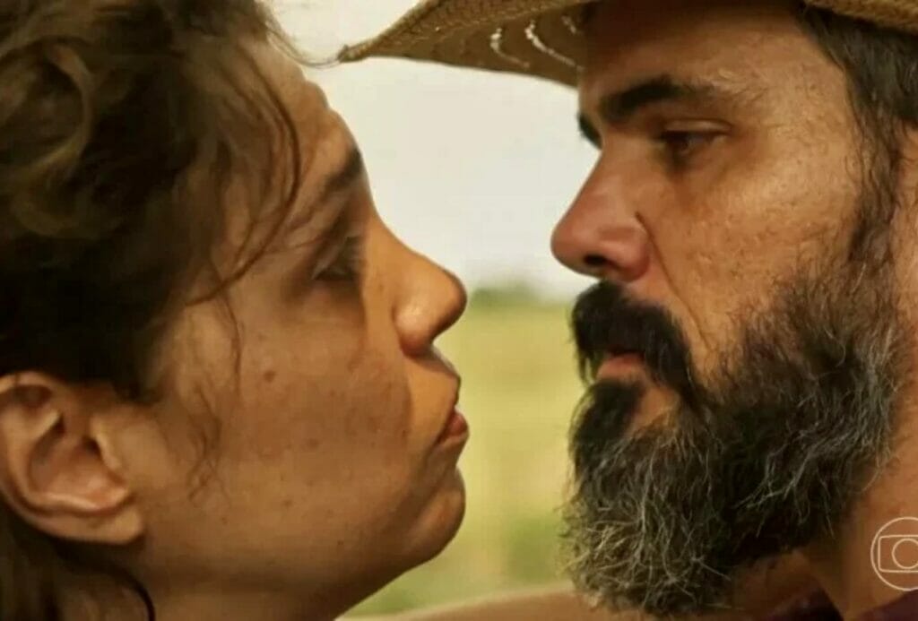 Alcides (Juliano Cazarré) e Maria Bruaca (Isabel Teixeira) de Pantanal