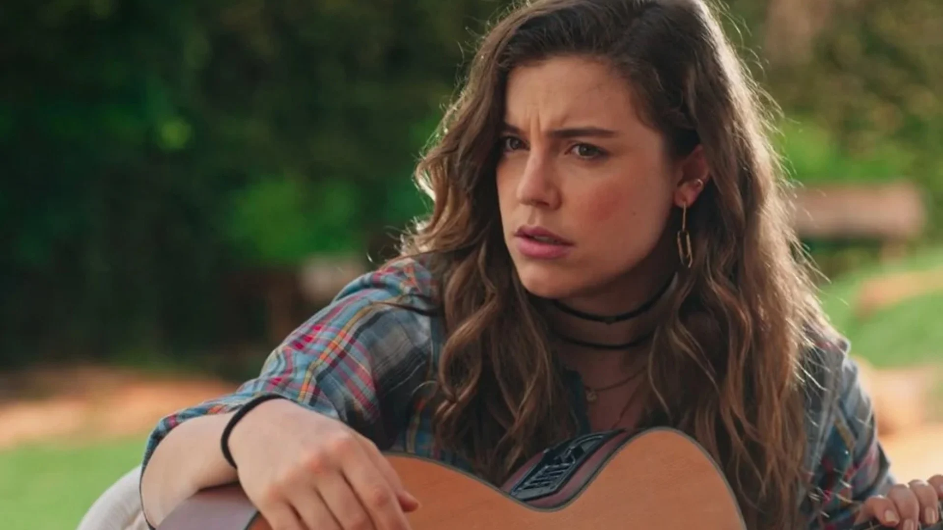 Alice Wegmann Fala Sobre Os Desafios De Sua Personagem Em Rensga Hits ...