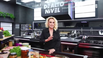 Ana Maria Braga faz tour na cozinha